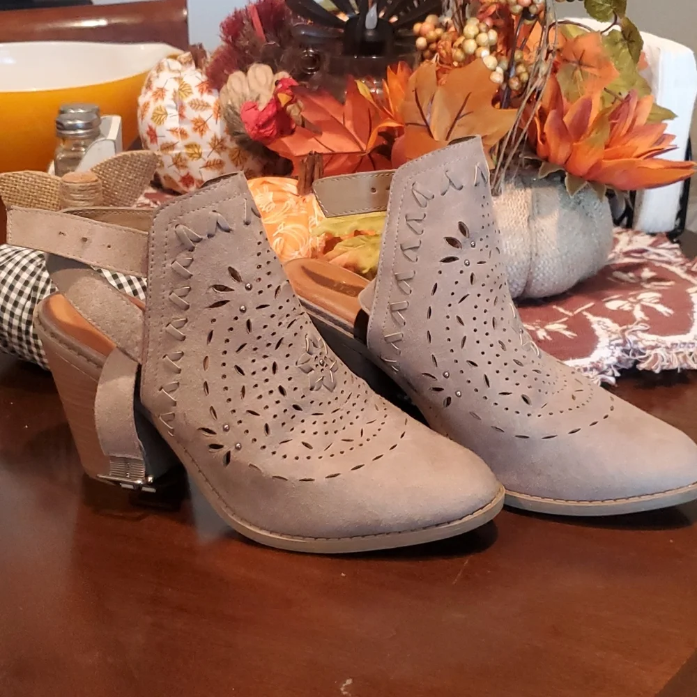 🌻Francesca's Open-heel Booties 🌻 - Picture 1 of 6